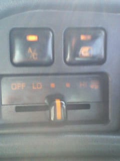 車内は暑かった