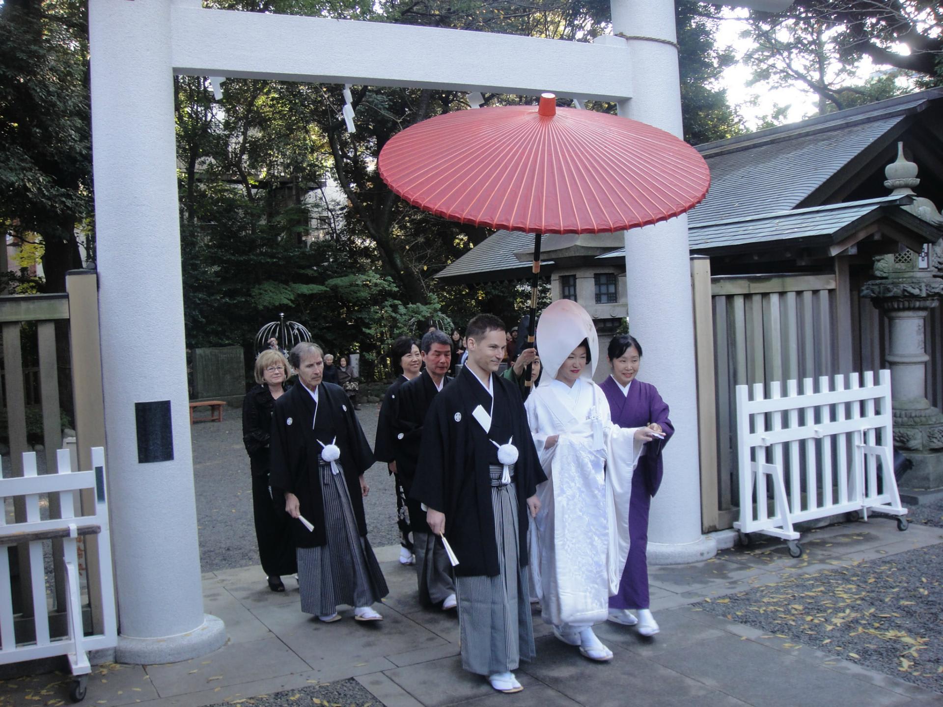 乃木神社で国際結婚式！ いろはに踊る