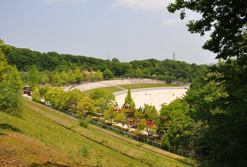 生駒山麓公園広場