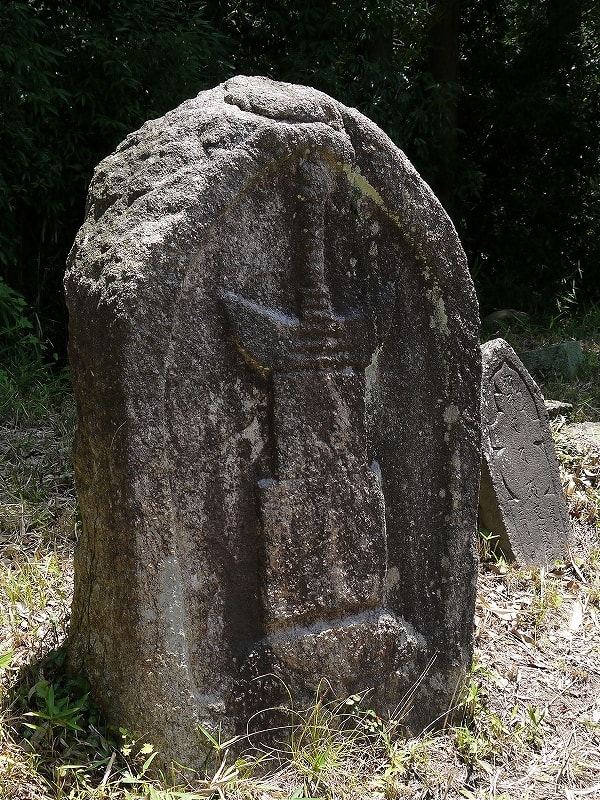 滝本墓地石塔
