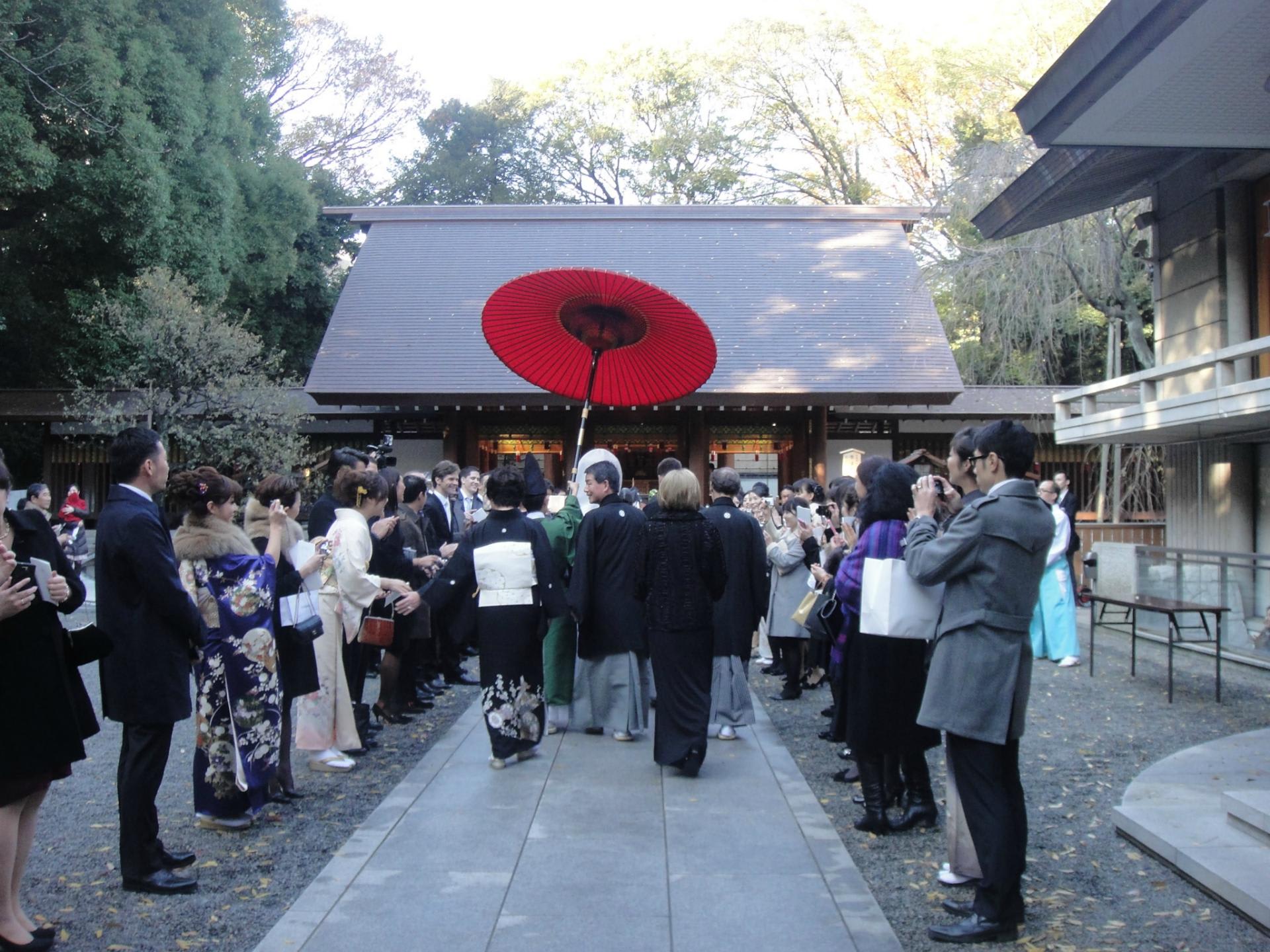 乃木神社で国際結婚式！ いろはに踊る