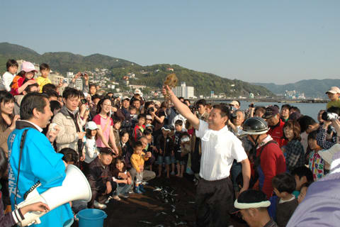 伊東温泉地引網体験