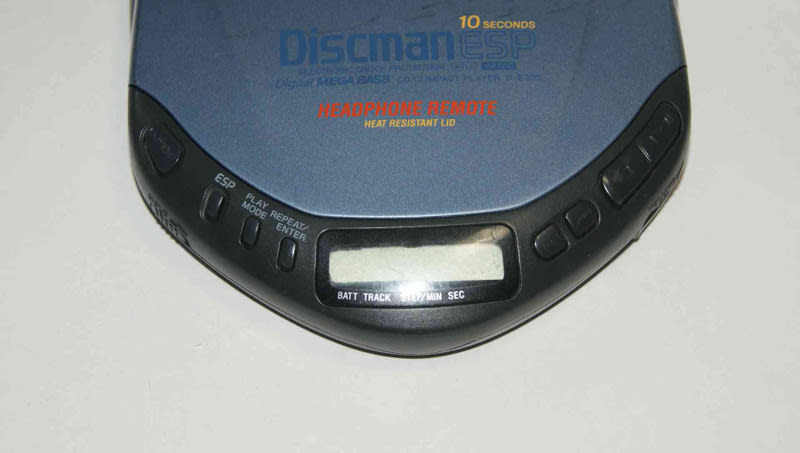 書き溜め space: SONY Discman D-3305 ポータブルCDプレーヤー 書き溜め space: SONY Discman D-3305 ポータブルCDプレーヤー