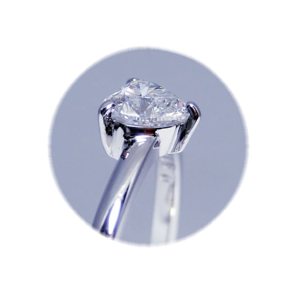 HEART BRILLIANT CUT ハートシェイプダイヤモンドを婚約指輪にしませんか？ - 僅かな三日月の光でも輝く価値ある美しい希少宝石