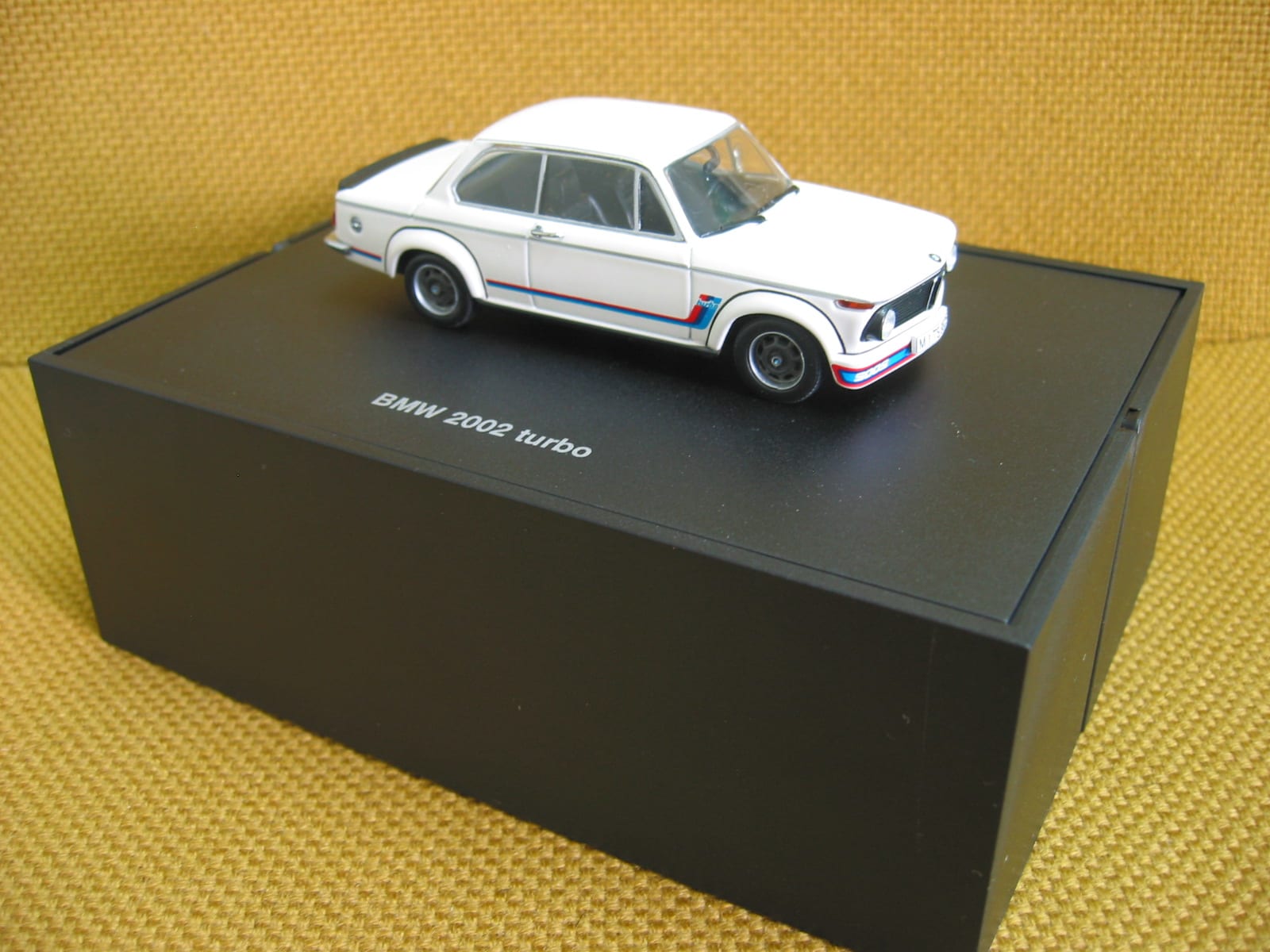 1/43 BMW 2002 Turbo ディーラー販売品 ③ - 松戸市「ドイツ模型の床屋 フリジーレン」のブログ