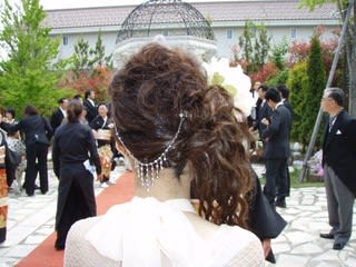 結婚式 髪型 子供 カチューシャ