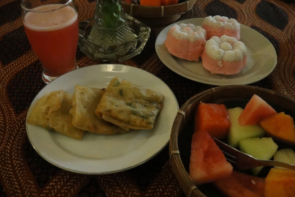2010/03ジョグジャカルタのホテルの朝食 もっちり系軽食