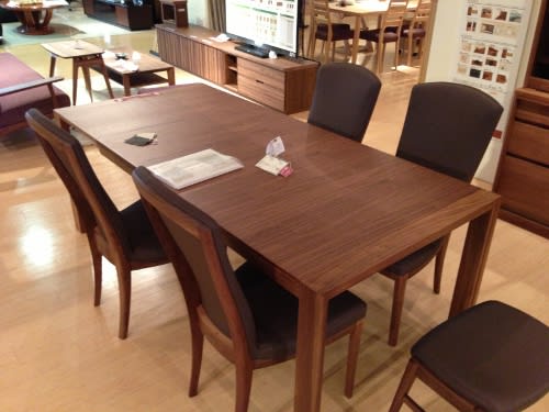 カリモク2013年新作 伸長式ダイニングテーブル - 佐賀県佐賀市 家具のよろこびブログ～お客様の家具選びにとことん付き合うお店です～
