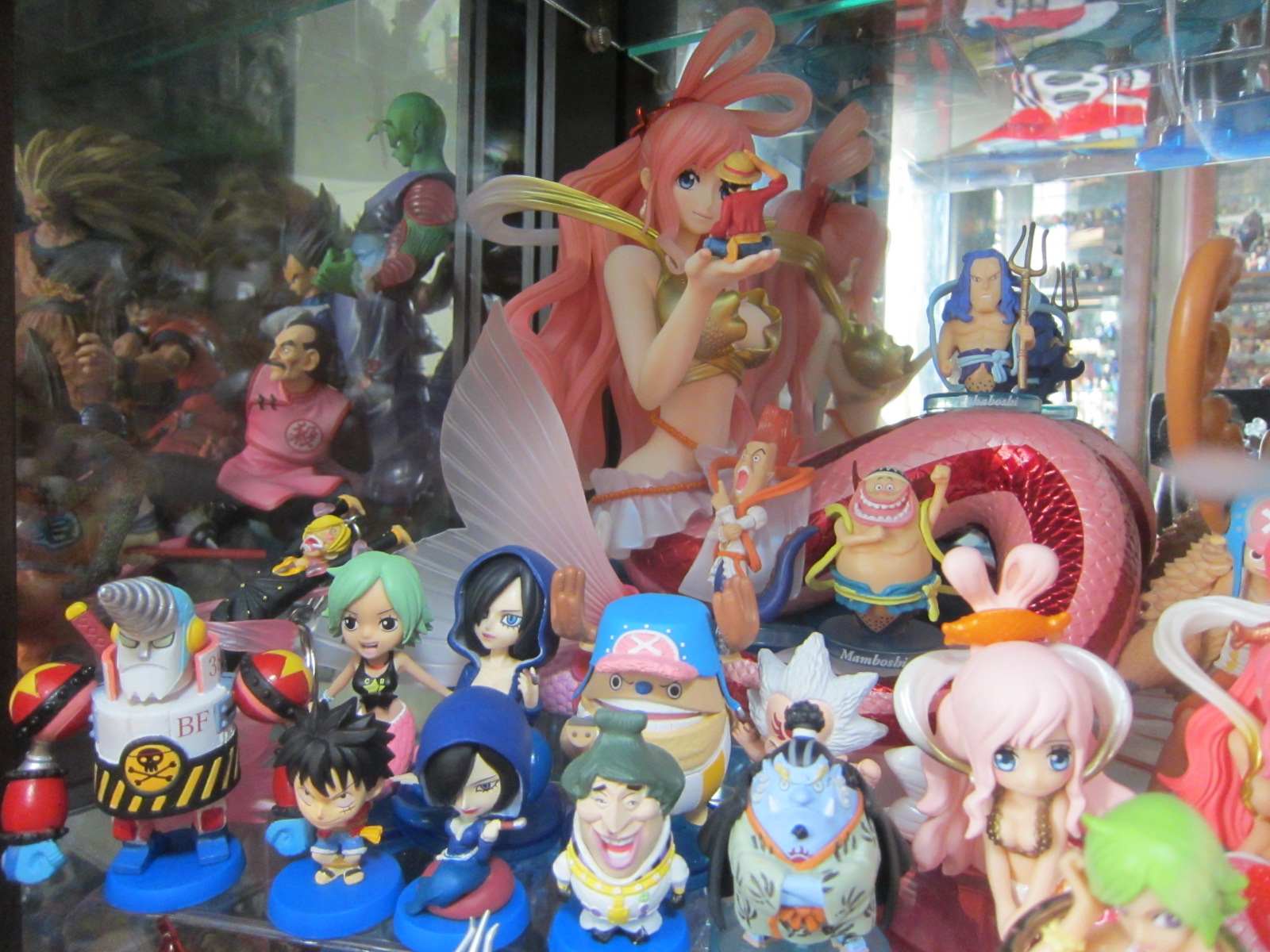 ワンピースフィギュアケース 魚人島編 - 南国の遊び部屋