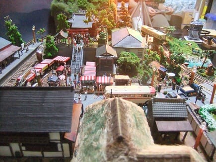 ジオラマ　昭和の街　里山 ジオラマ 市街地 100均 ジオラマ 昭和の街 里山 ジオラマ ビル 自作