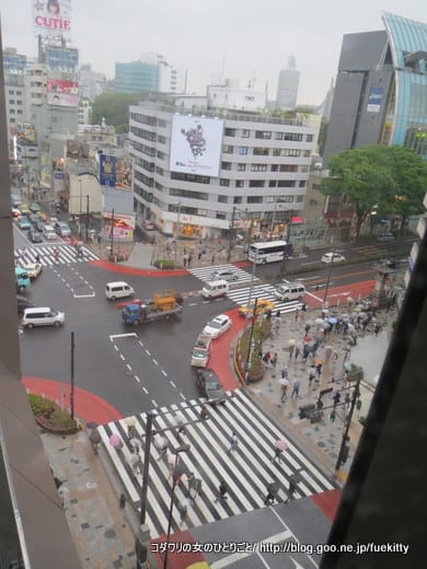 スターバックスコーヒー 東急プラザ表参道原宿店>