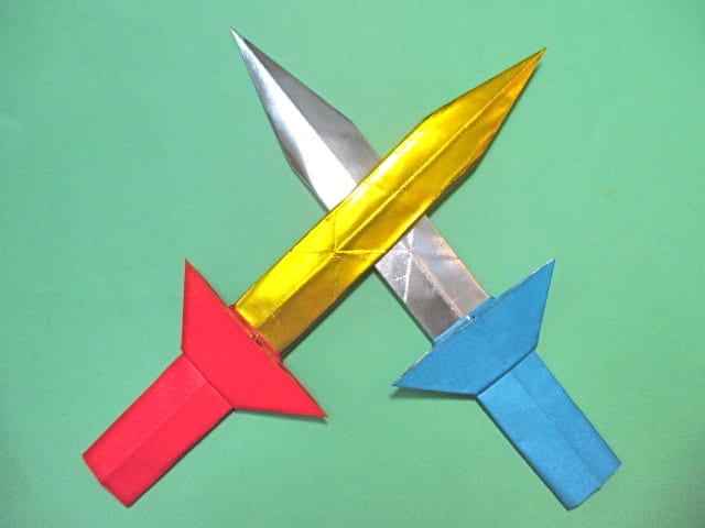 折り紙で剣を作ろう 男の子におすすめの剣の折り方 盾や鞘も