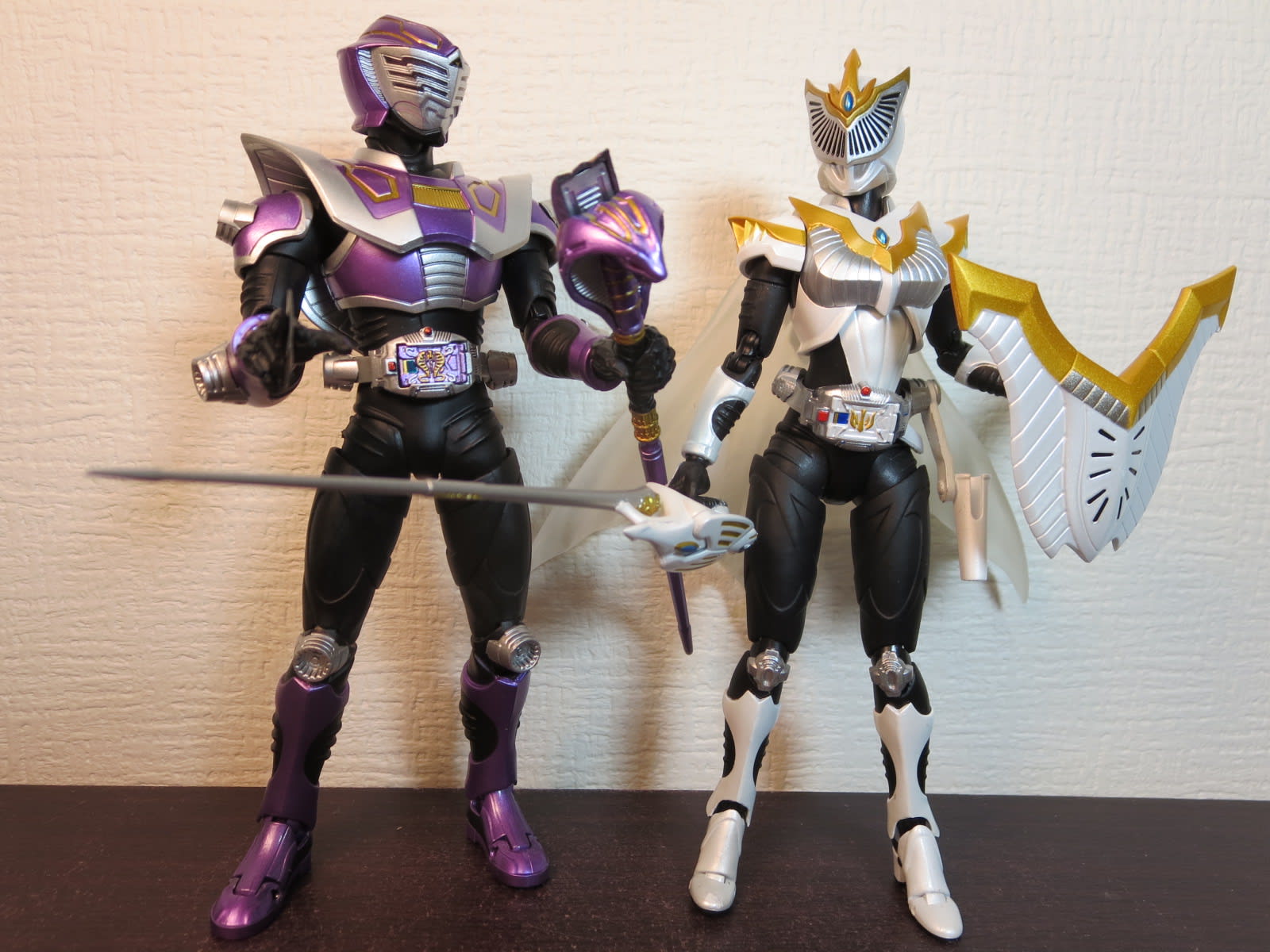 仮面ライダーファム フィギュア ブランウィング 当時物 SHF 真骨彫 希少 白 S.H.Figuarts 仮面ライダーファム | 魂ウェブ