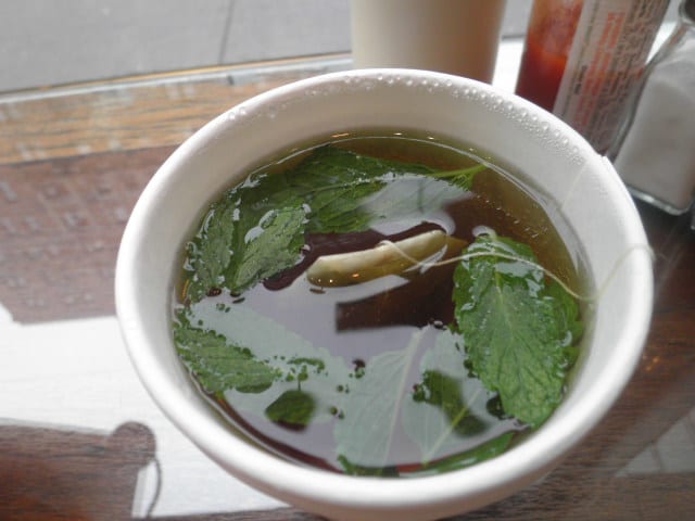 グリーンオムレツとミントティー  