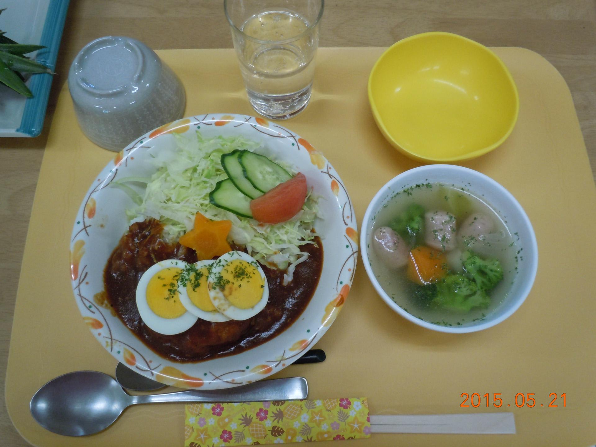5月21日　誕生会　ロコモコ丼　ポトフ　パイナップルボード
