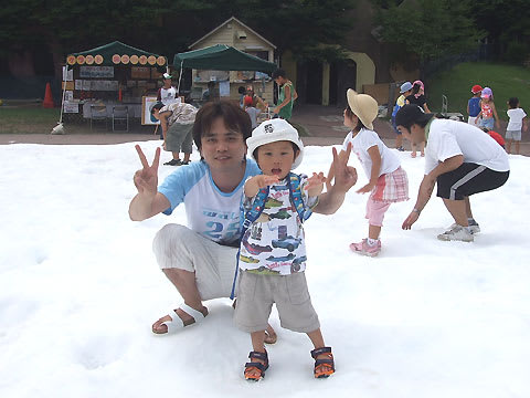 真夏の雪まつり 六甲山カンツリーハウス