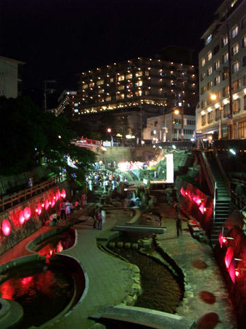 有馬涼風川座敷の夜景