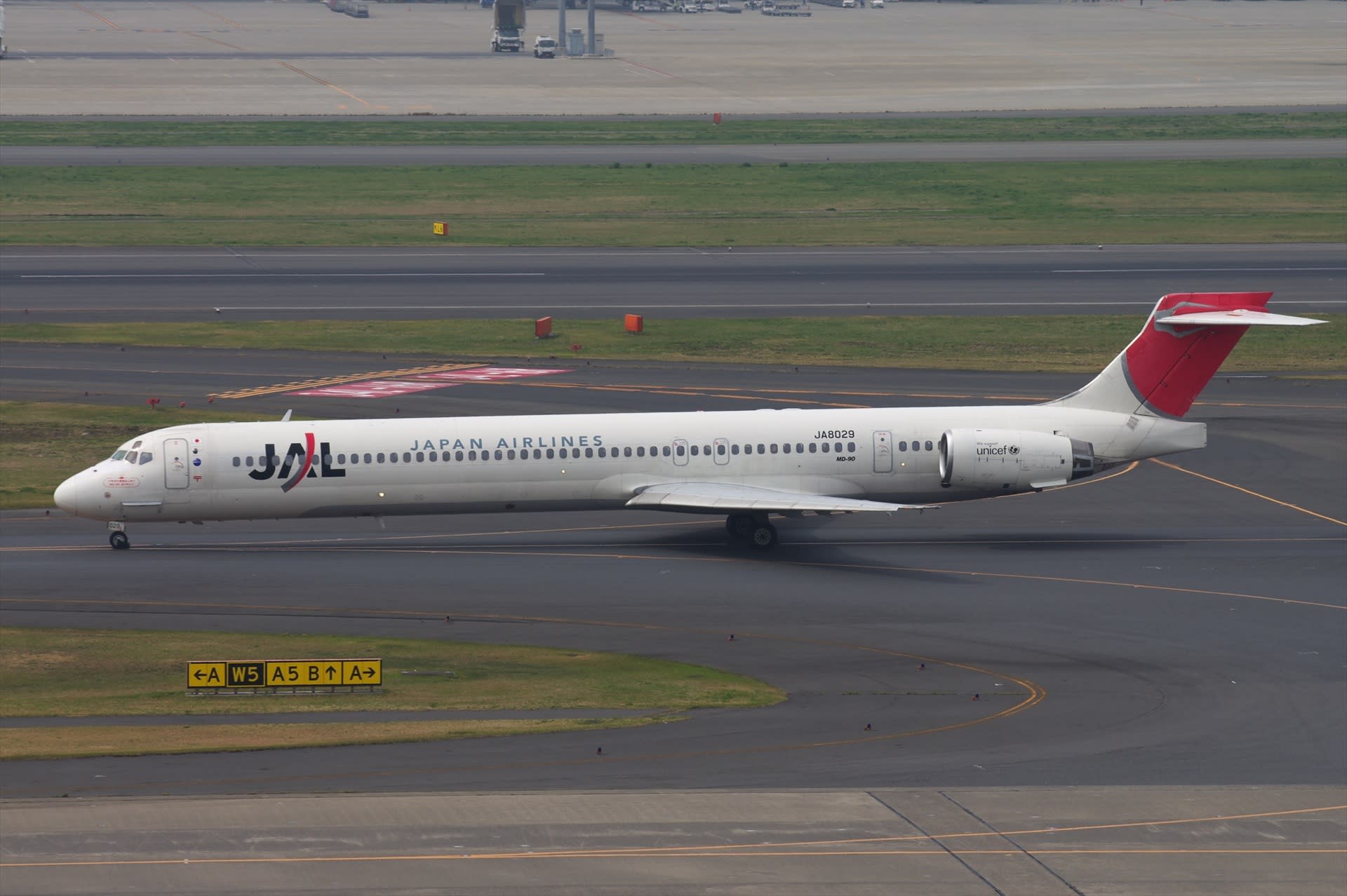 2013年03月29日:JAL1613便(羽田⇒広島 MD-90) - 飛行機さつえい奮闘記