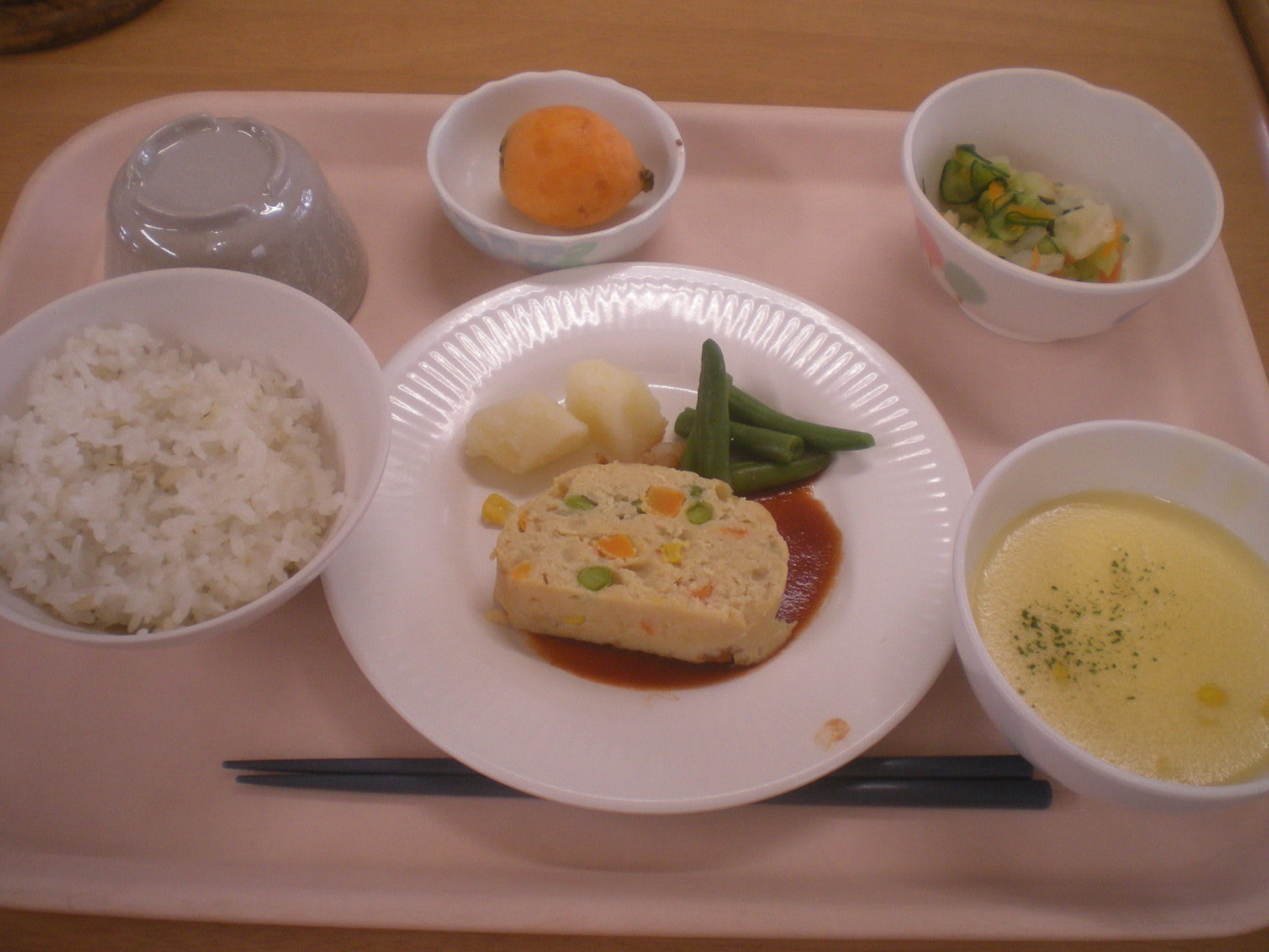 ６月３日　魚のローフ、コーンスープ、野菜の甘酢和え