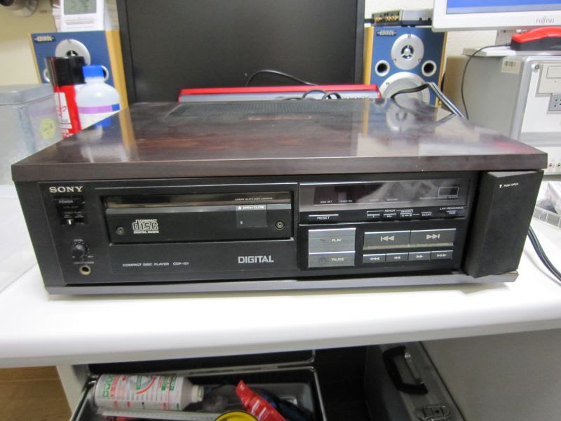 Sony CDP-101 - 本日の「電源入りました。」 Sony CDP-101 - 本日の「電源入りました。」