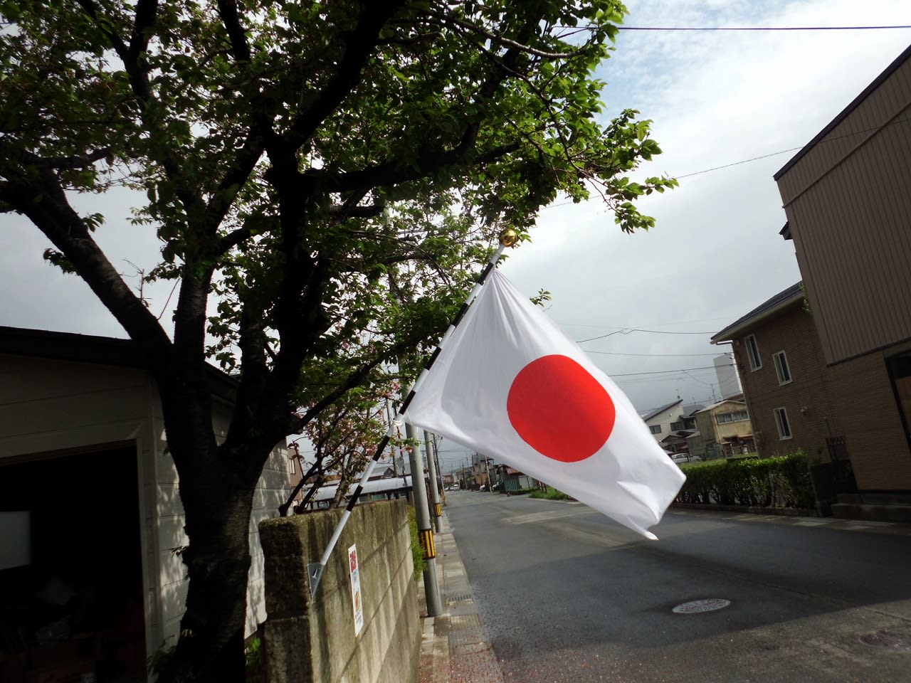 国旗（日の丸）を掲揚しようぜ - 昭和は遠くなりにけり この国を愛し、この国を憂う がんばれ日本