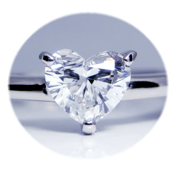 HEART BRILLIANT CUT ハートシェイプダイヤモンドを婚約指輪にしませんか？ - 僅かな三日月の光でも輝く価値ある美しい希少宝石