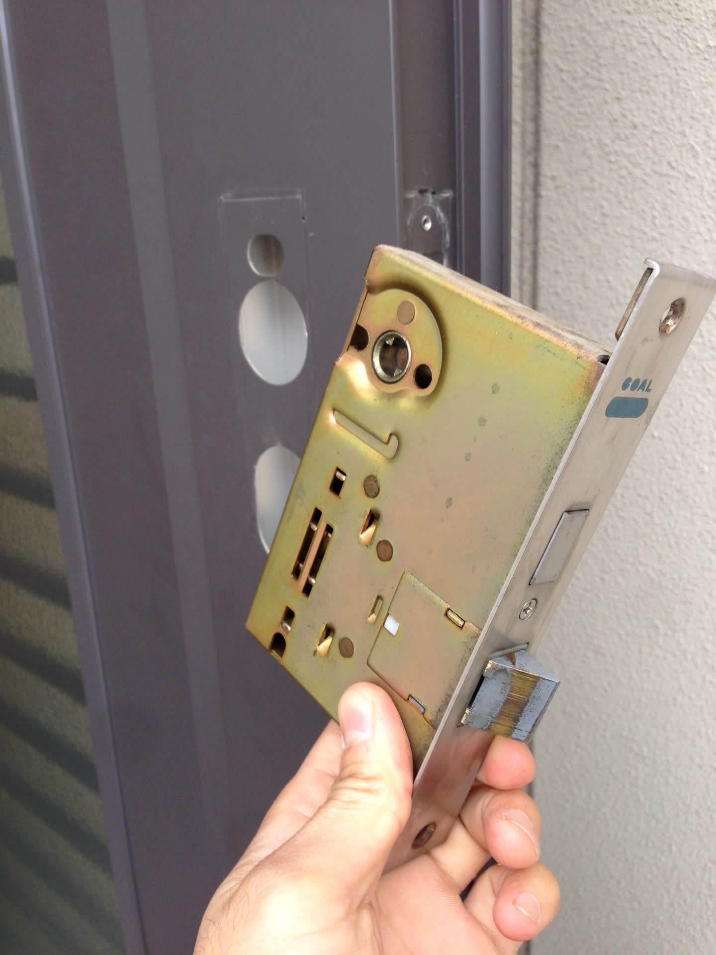 玄関ドアのラッチ（ケース錠）の不具合 サッシ・エクステリアリフォーム専門！ 新田建商の仕事ブログ