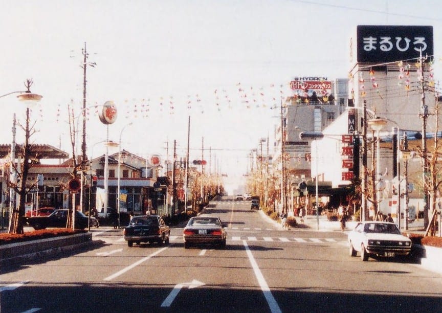 南浦和駅西口前交差点の昭和から平成 咲いた万歩