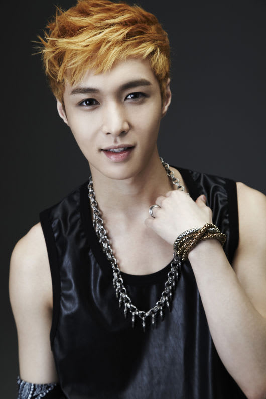 EXO、LAY