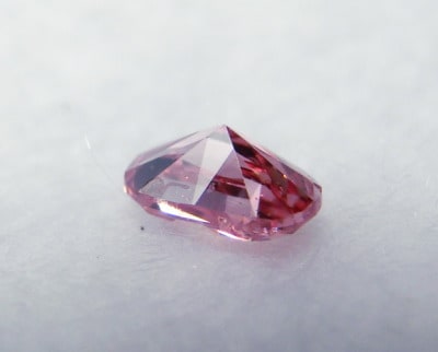 Fancy vivid pink Diamond 0.164ct 美しいピンクダイヤモンド ・・・だけど小粒です。 元町宝石店長 - 僅かな