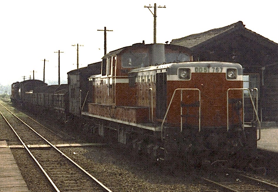 秘蔵記録 関西線加太越えに向かう前のDD51貨物列車 - akaの鉄道撮影日記