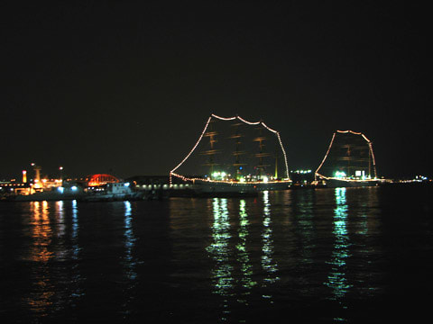 日本丸と海王丸の夜景