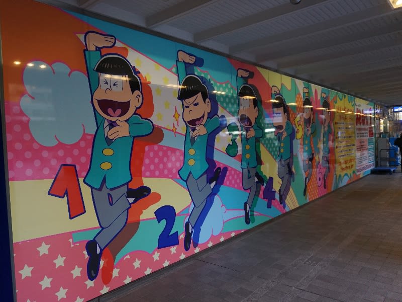アニメイト梅田壁面にシェー ポーズのおそ松さん達 推し松さんは おまけ的オタク街 アキバやポンバシの情報発信基地