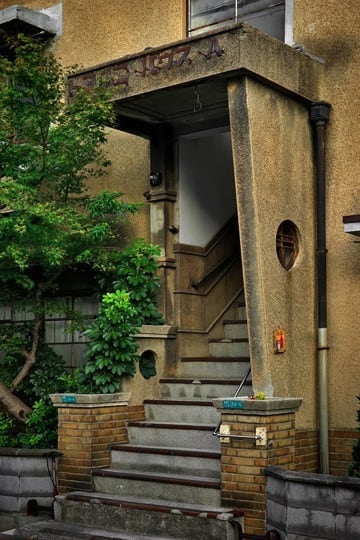 『東西名品 昭和モダン建築案内』は、北夙川不可止・文、黒沢永紀・写真で贈る、昭和初期(1920年代)の建築を、テーマ別に東京圏と京阪神で徹底比較