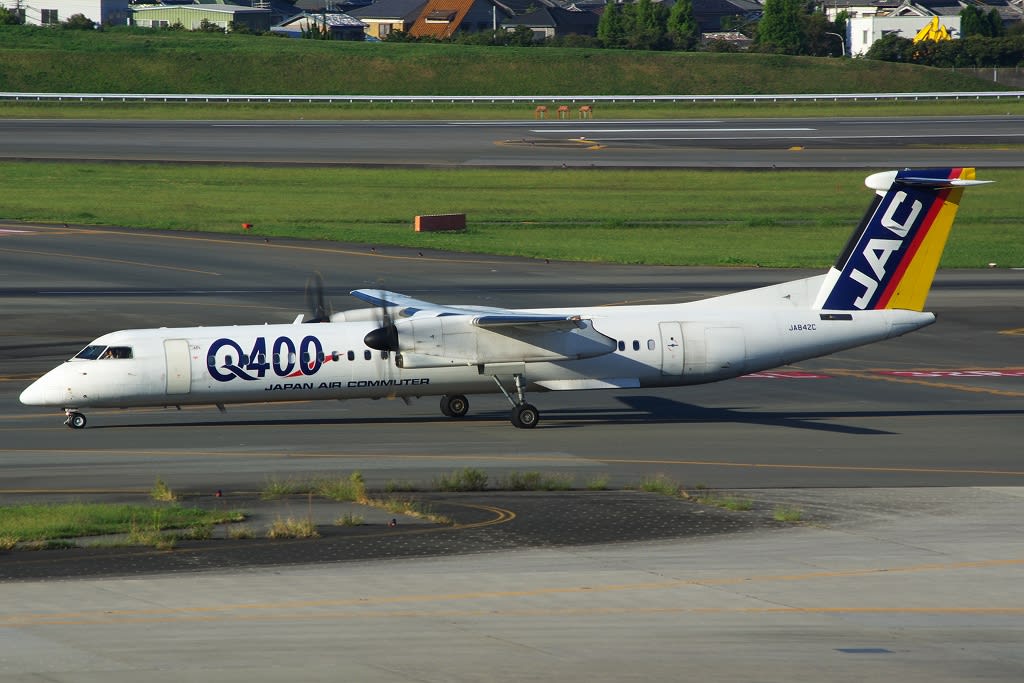 2010年10月12日:伊丹空港① - 飛行機さつえい奮闘記 2010年10月12日:伊丹空港① - 飛行機さつえい奮闘記