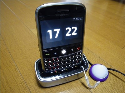 Charging Blackberry on Rim        Blackberry Bold Charging Pod