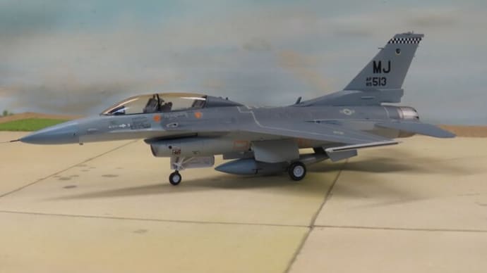 ハセガワ　1/72　F-16D