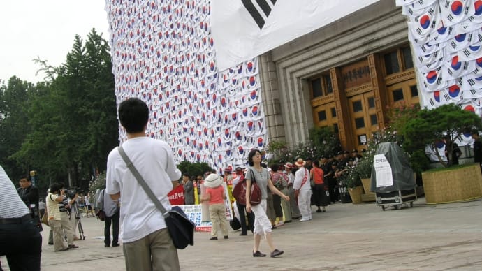 ソウル市庁(図書館)前、🇰🇷🇰🇷と住民