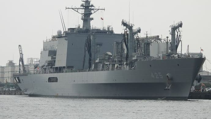 海上自衛隊 補給艦「ましゅう」姫路港