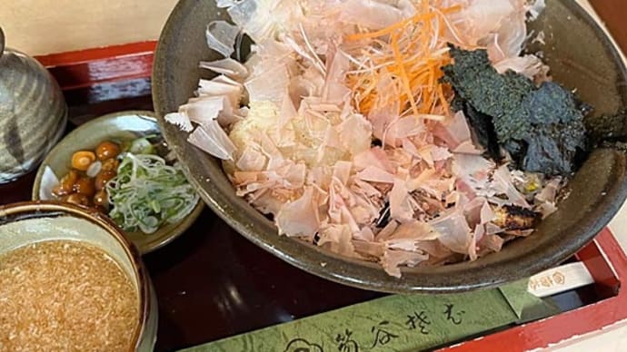 人気「笏谷そば」の名物・いなりおろし蕎麦!