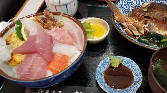 昼食に海鮮料理