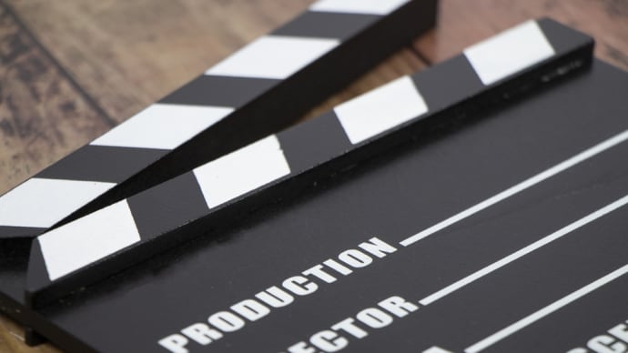 原作とどこが違う…? 主人公はなぜ狂った? 映画『シャイニング』徹底考察。なぜ人気? 双子の正体、血の洪水の意味も解説