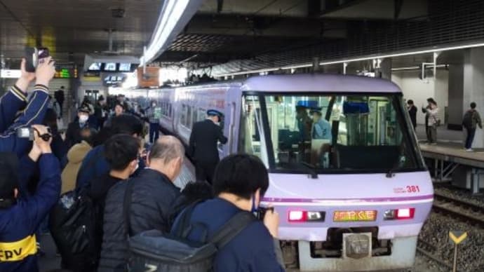 岡山の列車(スーパーやくも色特急やくも)