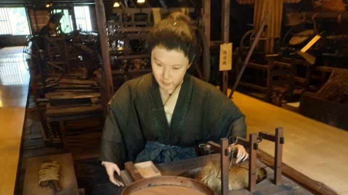 母の背中をみると年輪を感じます。感謝しかありません。2021/12/14