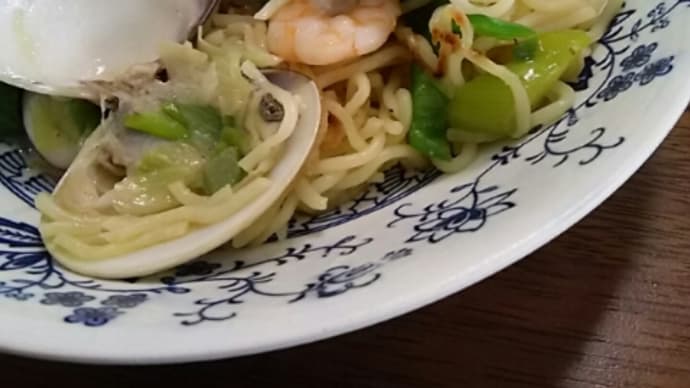 マルちゃん 焼そば ・麺はパリッ、春の魚介の旨味を味わう塩焼そば