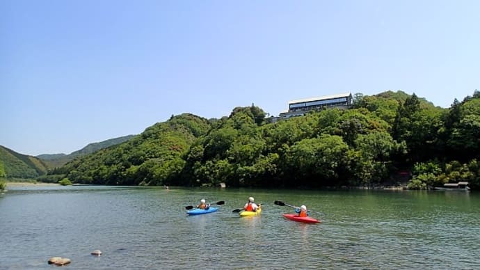 輝ける初夏の川
