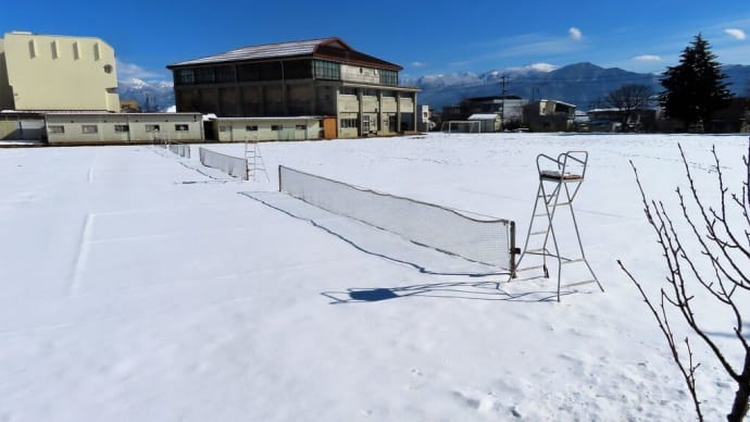 学生諸君!テニスもサッカーも・・これじゃ~ね