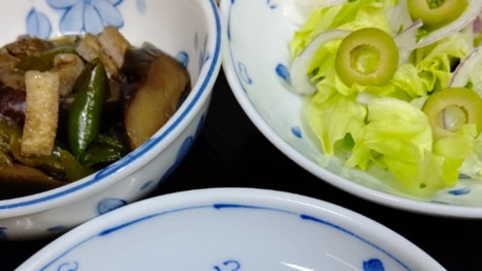 うちのごはん なすとピーマンの炊いたんと塩サバ(^.^)