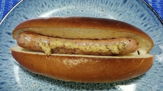 【01/27おやつ】伊藤ハム/ベルガゥ゙ルスト、ブラックペッパーでホットドッグなんだね:D