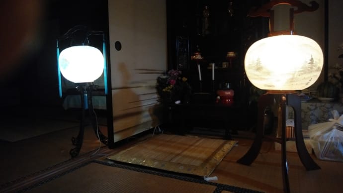 お盆にはやはり提灯に灯りを灯す